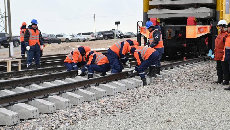 Строительство железнодорожных путей в РК