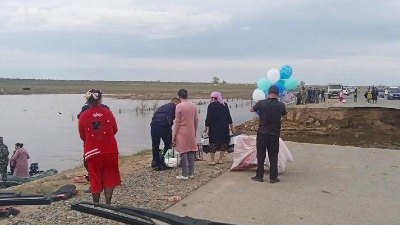 новорожденный, мама, спасатели новорожденный, мама, спасатели
