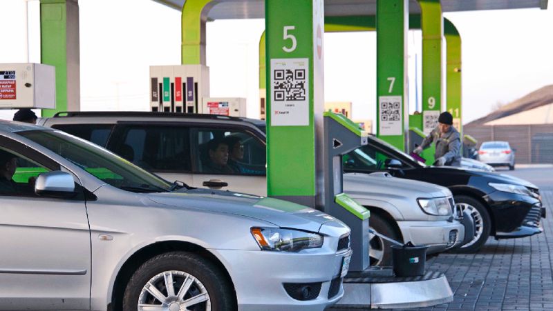 Автозаправка Бензин подорожает в некоторых регионах Казахстана