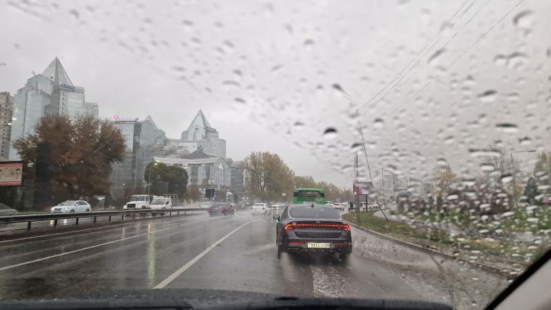 В Алматы резко ухудшилась погода